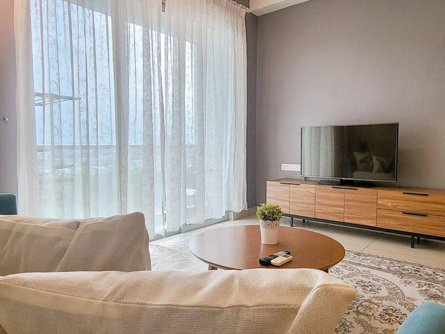 Parisan Retreat 5pax 5 Min Drive To Mt Austin. Johor Bahru