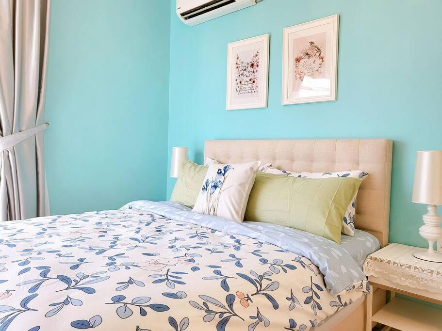 Parisan Retreat 5pax 5 Min Drive To Mt Austin. * Johor Bahru