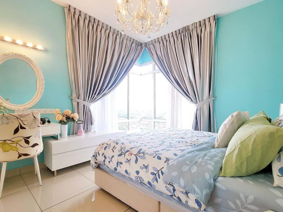 Parisan Retreat 5pax 5 Min Drive To Mt Austin. Johor Bahru